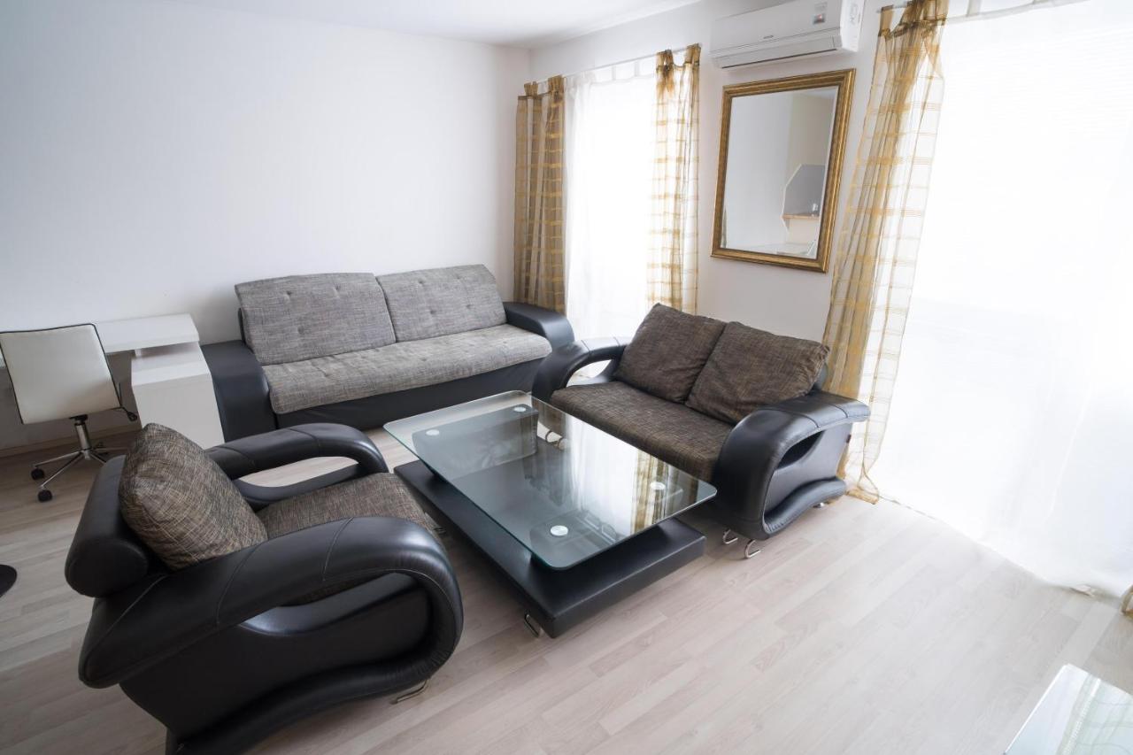 Vodni With Parking Apartment